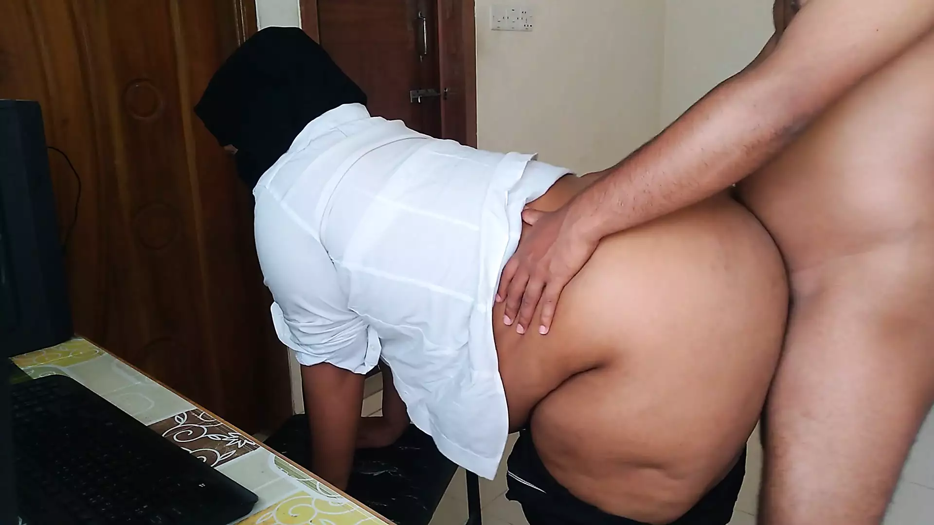 Pani Wala Sex - New Delhi School girl ki computer class room me mast chudai or chut me hi  pani nikala (Indian 18+ sex leaked MMS Video) watch online